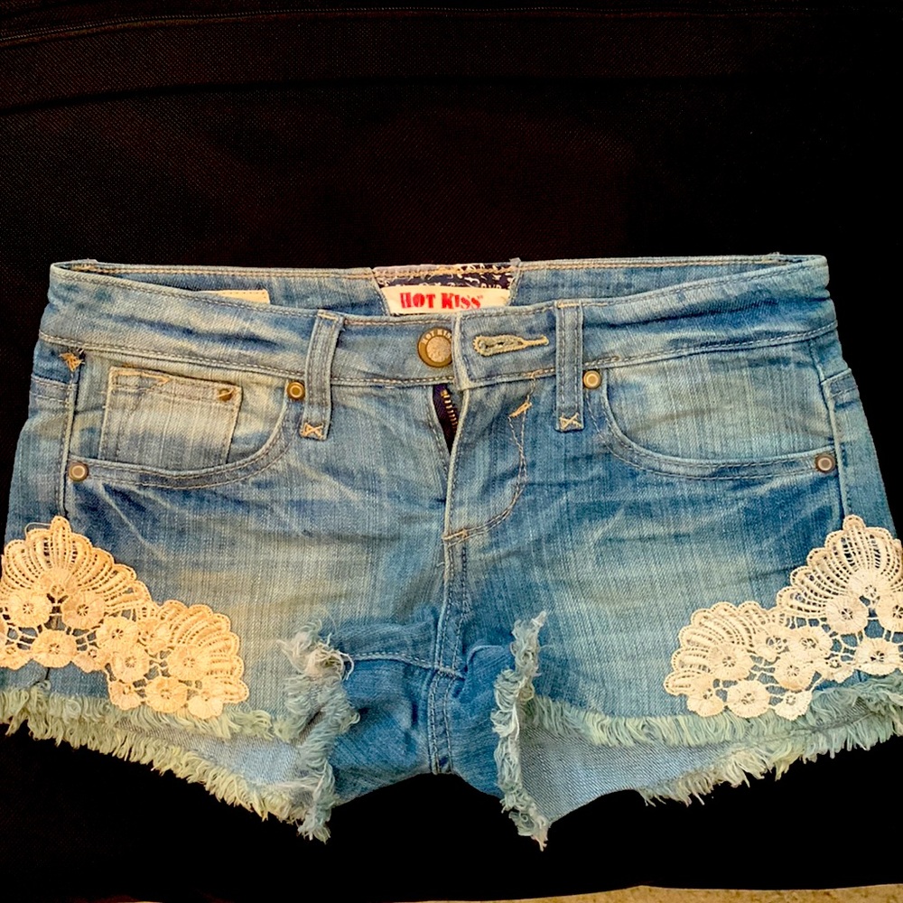 Cute flower lace jean shorts, size 1
